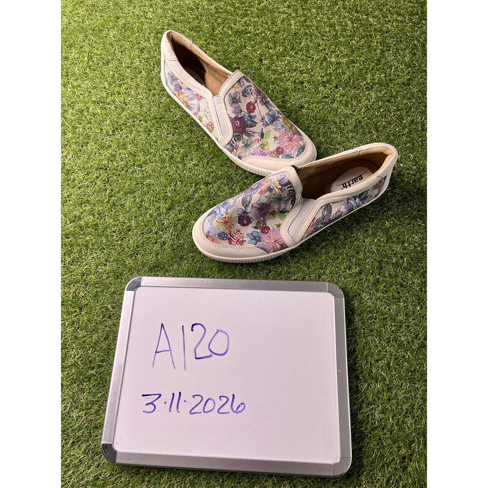 Earth Women's 10 Slip-On Floral Pattern Casual Shoes